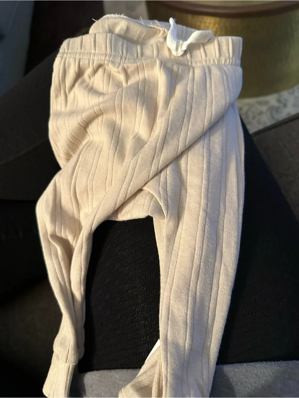 Lot of 8 baby pieces size 6-9 and 9M